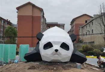 熊貓雕塑預定，城區(qū)小品，烤漆切面熊貓雕塑制造商