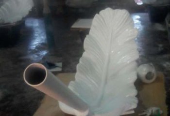 羽毛雕塑服務(wù)商，噴泉雕塑，玻璃鋼羽毛雕塑訂做