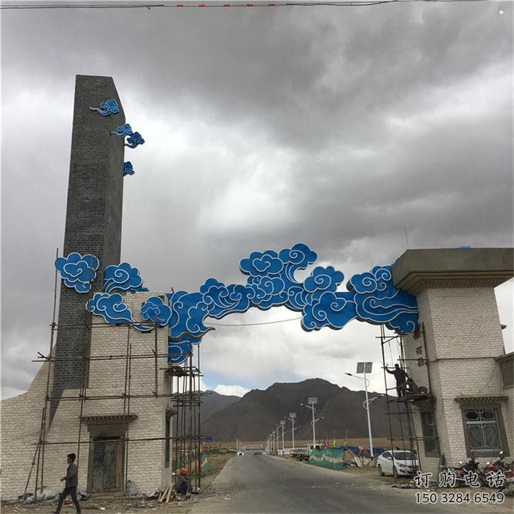 步行街云彩雕塑