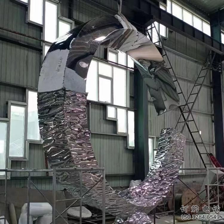 圓環(huán)雕塑展品，室外軟裝，展示不銹鋼圓環(huán)雕塑訂做