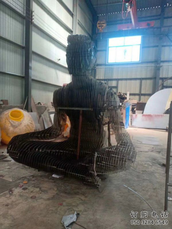 現代鏤空人物雕塑優選，圓雕體系，鐵藝坐式人物雕塑選定