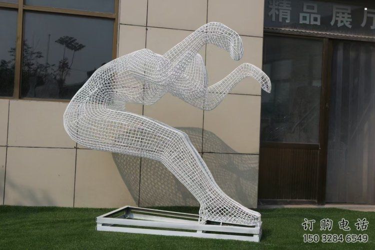 戶外鏤空體育雕塑通用，運(yùn)動(dòng)員雕塑，鐵藝人物雕塑供應(yīng)