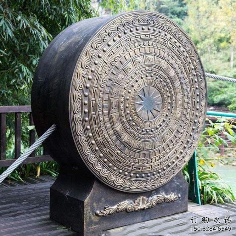 銅鼓雕塑預(yù)定，小區(qū)擺件，銅鼓雕塑主題精品