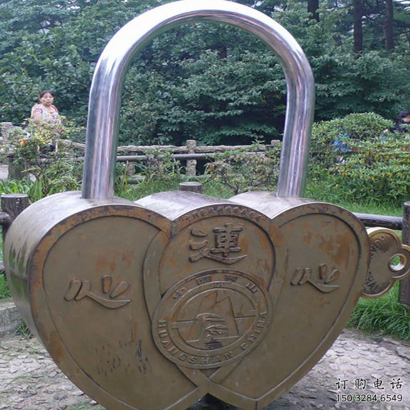 公園銅鎖子雕塑定做，小區(qū)擺件，銅鎖子雕塑制作