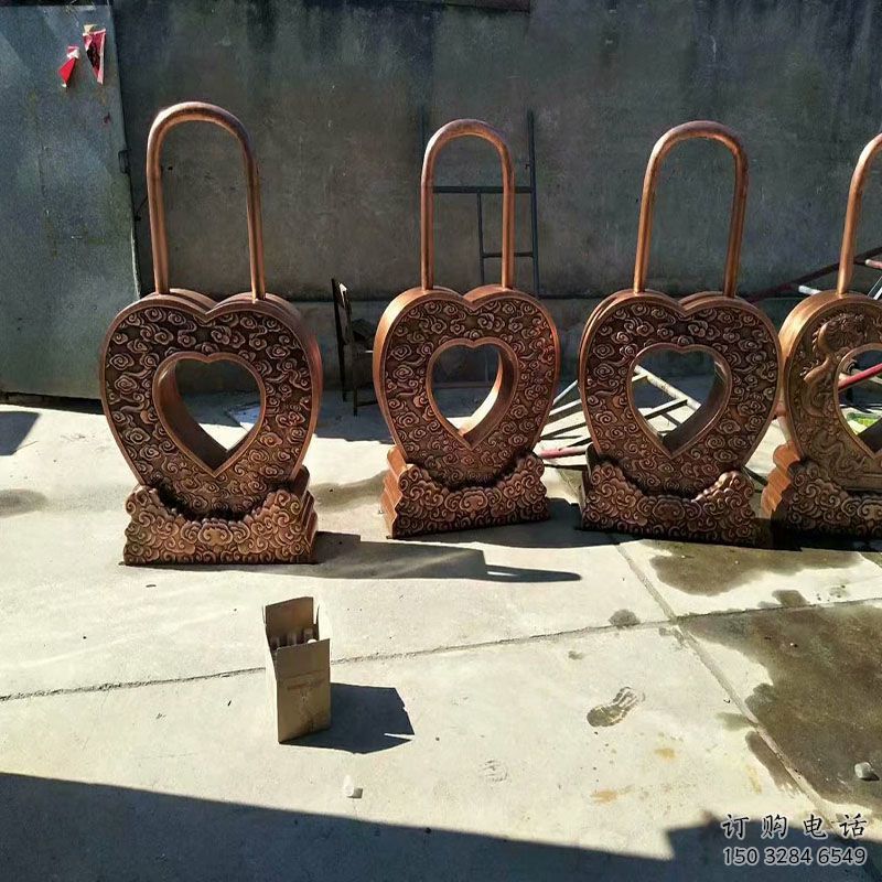 桌擺銅鎖子雕塑精品，景觀雕塑，銅鎖子雕塑生產商