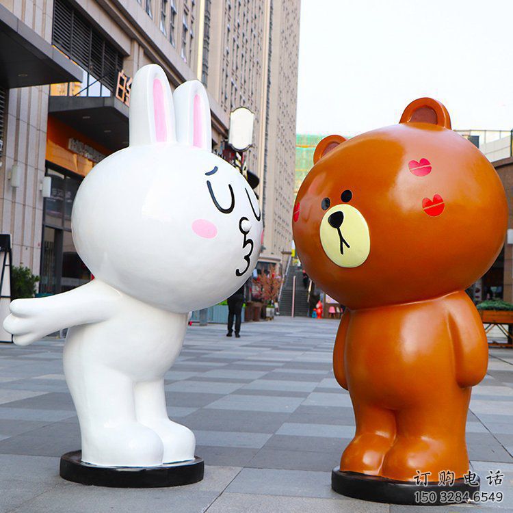 藁城步行街布朗熊雕塑，玻璃鋼動物雕塑，卡通方式