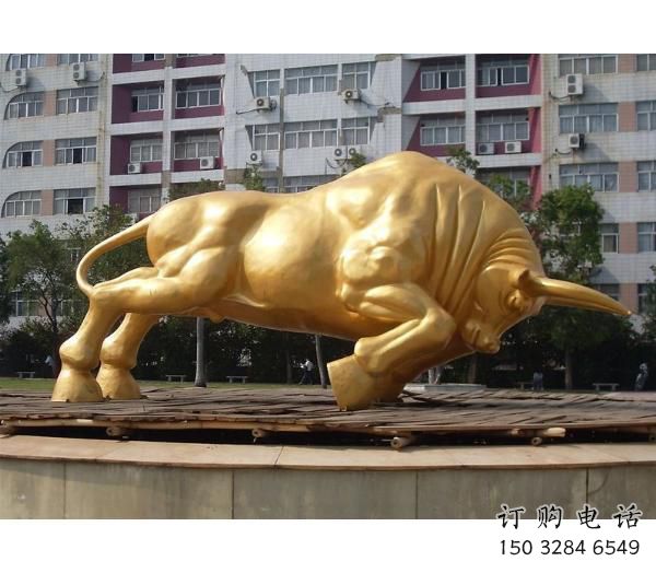 西湖風(fēng)景區(qū)開荒牛雕塑