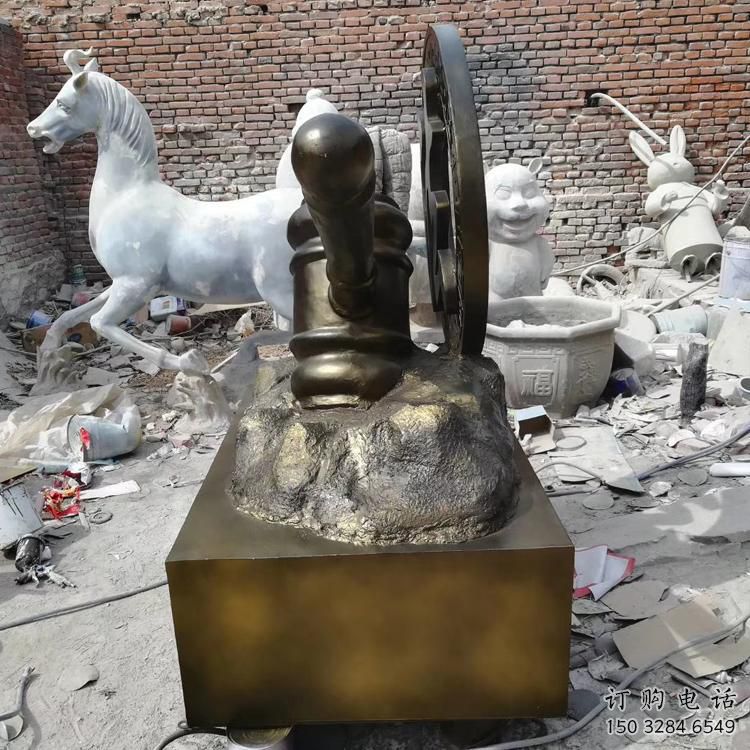 鐵嶺公園錘子雕塑