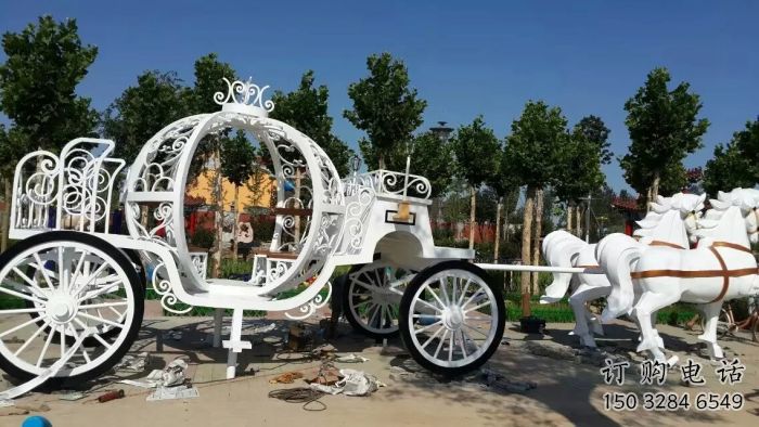 興安盟廣場(chǎng)馬車雕塑