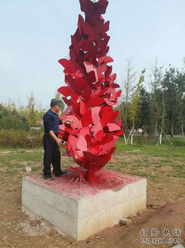 那曲公園花環雕塑