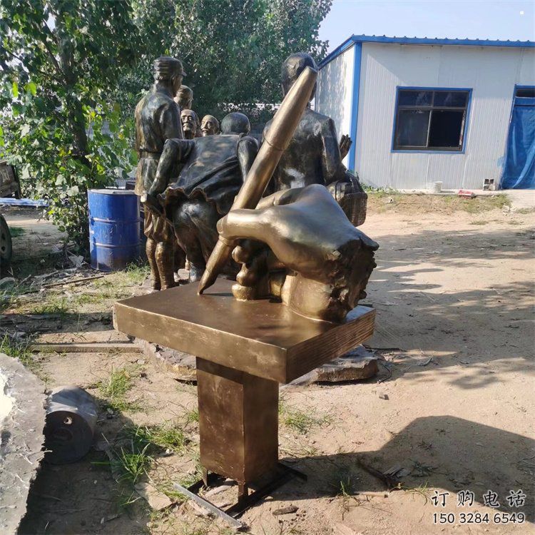 思茅手握鋼筆雕塑，街道標(biāo)識(shí)，玻璃鋼手握鋼筆雕塑廠家